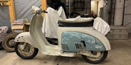 Agrati Capri 50 S nach dem Freilegen des Originallacks in der Farbgebung grau mit hellblau.