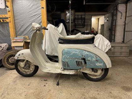 Agrati Capri 50 S nach dem Freilegen des Originallacks in der Farbgebung grau mit hellblau.