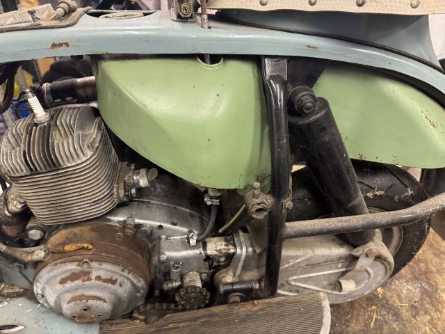 Ansicht in Fahrtrichtung linke Seite vor dem Ausbau.