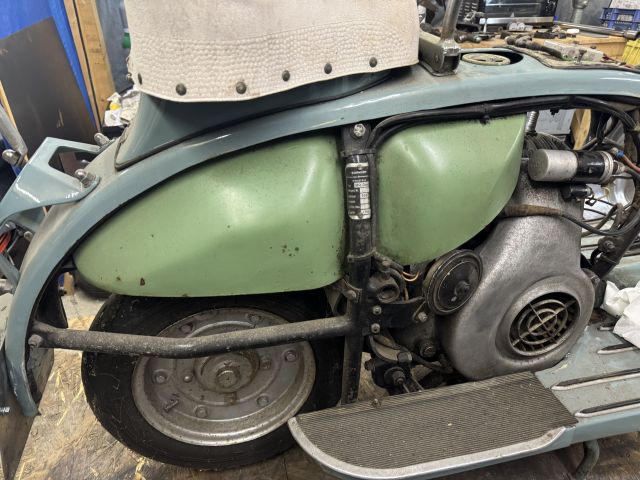 Ansicht in Fahrtrichtung rechte Seite vor dem Ausbau.