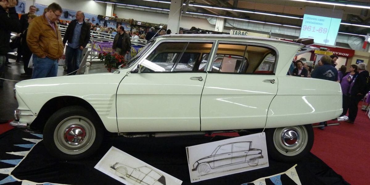 Ciroen Ami auf einem Austellerstand der Techno Classica 2011