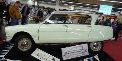 Ciroen Ami auf einem Austellerstand der Techno Classica 2011